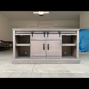 Entertainment center